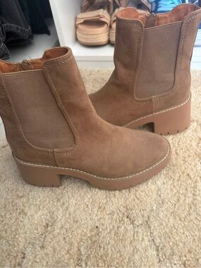 Women’s Chelsea Platform Boot - Brown
